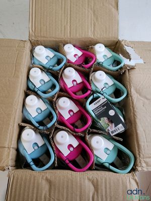 une boîte en carton contenant plusieurs biberons