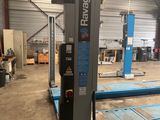 une photo d'une grosse machine dans un entrepôt