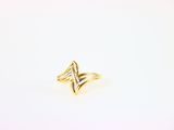 une image d'une bague en or sur fond blanc