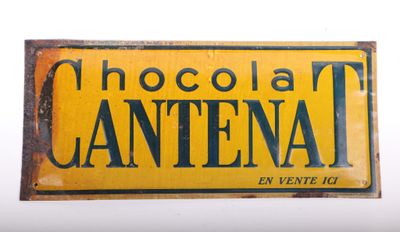 panneau jaune et noir sur lequel est inscrit « chocolate cantena »