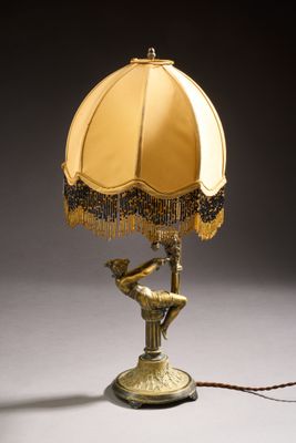 an image of a lamp that is sitting on a table
