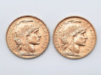 deux pièces d'or, dont l'une représente une tête de femme et l'autre
