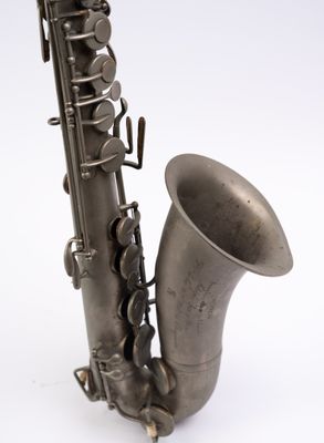 ADOLPHE SAX à Paris, Saxophone alto en mi bémol, numéroté 19…