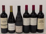 plusieurs bouteilles de vin sont alignées sur une surface blanche