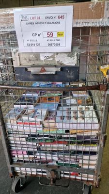 un caddie rempli de livres