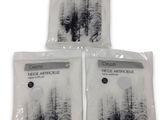trois sacs contenant des images en noir et blanc d'arbres dans une forêt