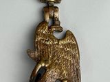 une image représentant un porte-clés en métal orné d'un oiseau