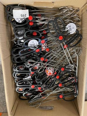 Un lot de pinces pour BBQ Adresse : Hôtel des ventes du Tarn…