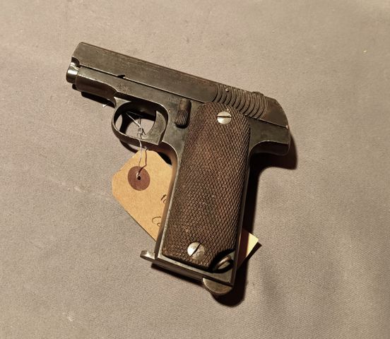 Catégorie B. Pistolet semi-automatique RUBY. Calibre 7.65mm, Numé