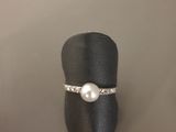 bague en argent massif sertie d'une perle et de diamants