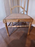 Chaise basse ou de nourrice en bois fruitier, garniture de t… (photo 4)