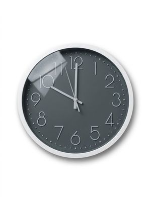 une horloge accrochée au mur sur laquelle figurent des chiffres