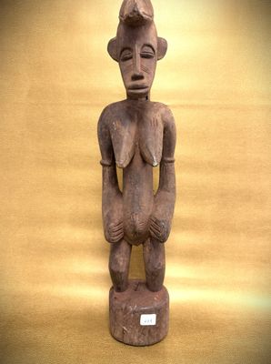 a statue of a man with a hat on his head