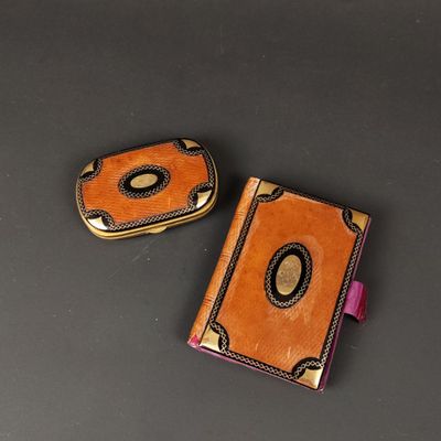 Carnet de bal et porte-monnaie en cuir, métal doré, l'intéri… - Photo 1