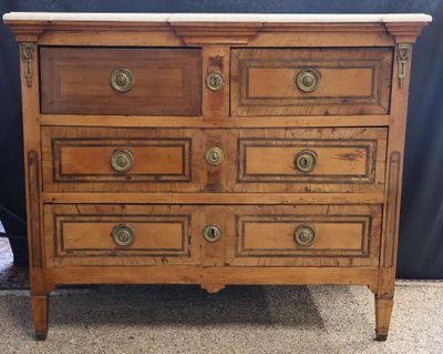 Commode en bois fruitier, incrusté de filets de bois, ouvran… - Photo 1