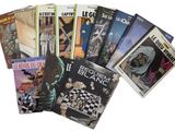 un grand nombre de livres posés sur une table