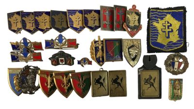 de nombreux types de badges différents sur fond blanc