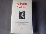 un gros plan sur un livre dont la couverture représente une femme