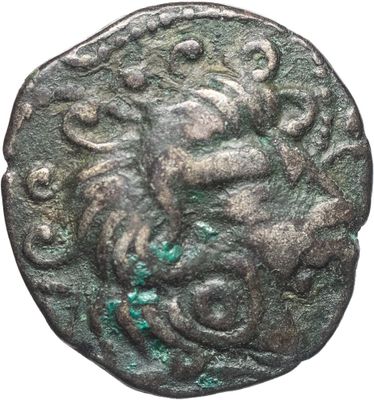 une pièce de monnaie ancienne sur laquelle figure l'effigie d'une femme