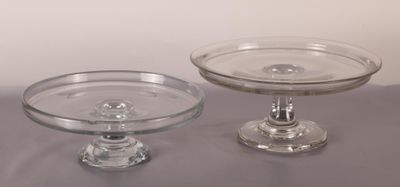 [ ART DE LA TABLE ] Deux présentoirs en verre sur piédouche. - Photo 1