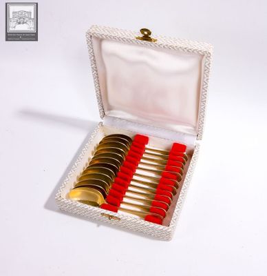 Lot de 12 cuillères à dessert en métal doré en boîte (usure …