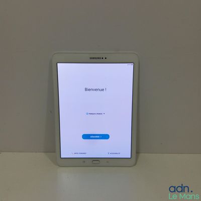 Le Samsung Galaxy Note 2 est posé sur une table