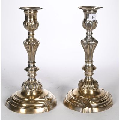 paire de chandeliers anciens en laiton