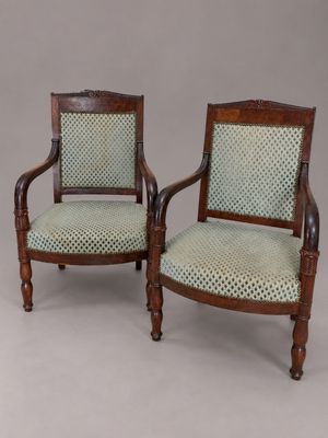 paire de fauteuils en noyer du début du XXe siècle, avec assises rembourrées