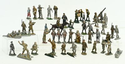Lot de 50 soldats en aluminium et plomb - Divers époques