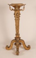 Sellette en bois richement mouluré, et sculpté et doré à déc… (photo 6)