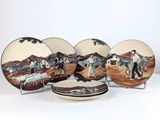 trois assiettes sur lesquelles figure l'image d'un homme à cheval et d'un homme à cheval