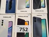 quatre cartons contenant des Samsung Galaxy A7s, des Galaxy A9s et des Galaxy A9s
