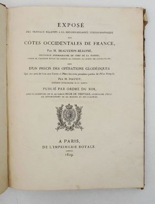 un livre ouvert sur lequel figure un blason