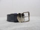 a picture of a belt with a metal buckle on it