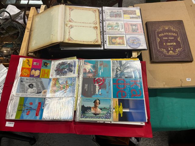 Important lot de cartes publicitaires en classeur
