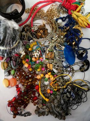 Lot de bijoux fantaisie