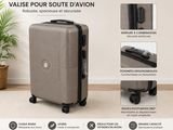 une photo d'un bagage posé par terre