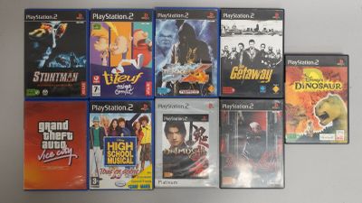 un grand nombre de jeux vidéo sur la table