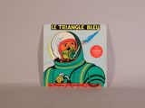 la couverture de *Le Triangle bleu*, un livre pour enfants sur les voyages dans l'espace