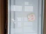 une photo d'une boîte contenant un bout de papier