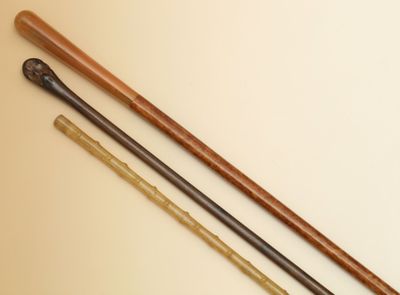 Réunion de 3 CANNES monoxyles en bois ou corne Une en bois e… - Photo 1