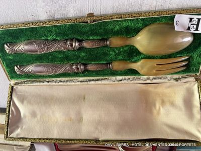 Coffret nécessaire à salade avec manches en argent gaufré et…