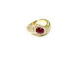 une image représentant une bague en or ornée d'un rubis au centre
