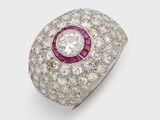 une bague en diamant et rubis, signée Van Cleef