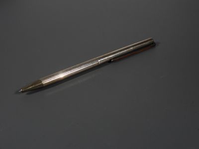 S.T. DUPONT Paris Stylo bille en argent 925 millièmes guillo…