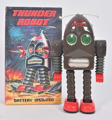 Chine, Thunder robot, battery toy en tôle marron et rouge, H…