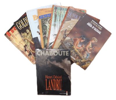 un grand nombre de livres posés sur une table