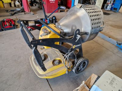 a machine that is sitting on a cart in a garage