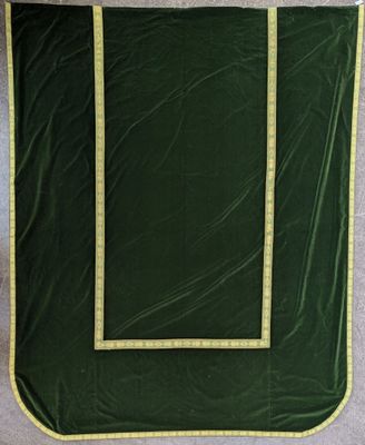 an image of a green and yellow blanket with a white border