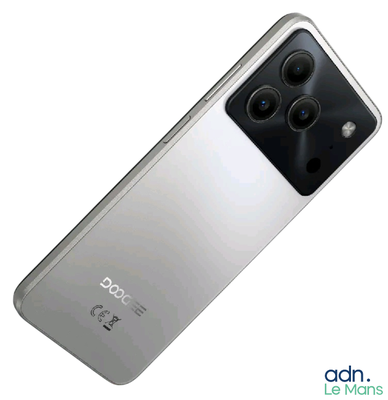 une image montrant un gros plan d'un téléphone portable équipé d'un appareil photo